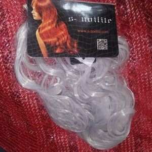 NWT clip in Hair Extensions